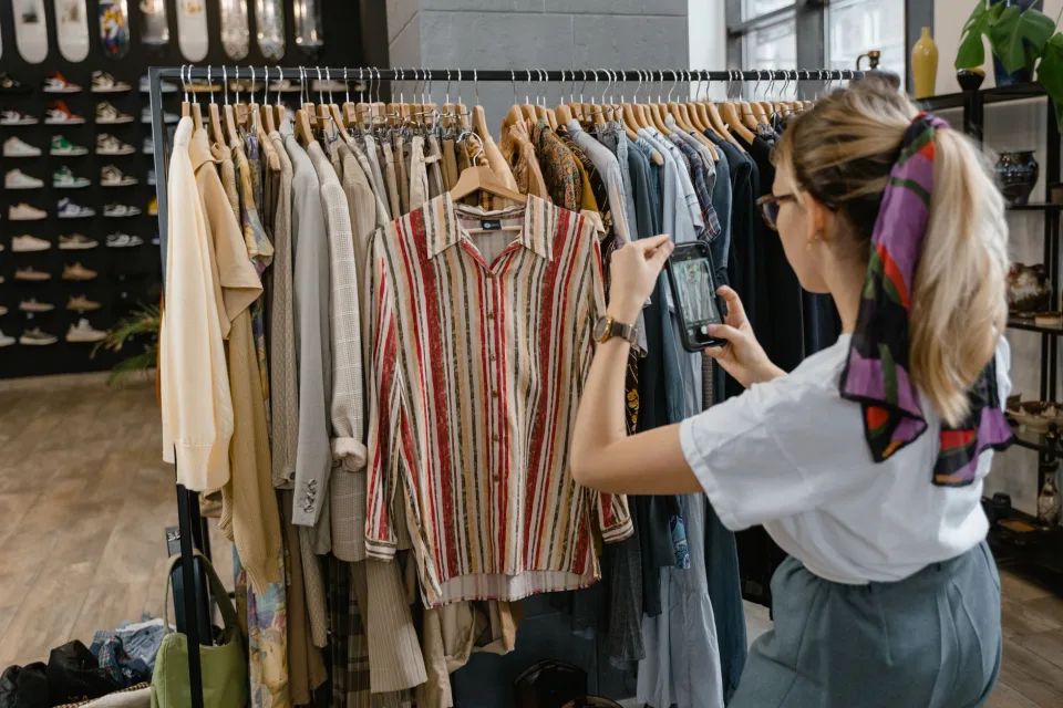 Kệ trưng bày điện thoại